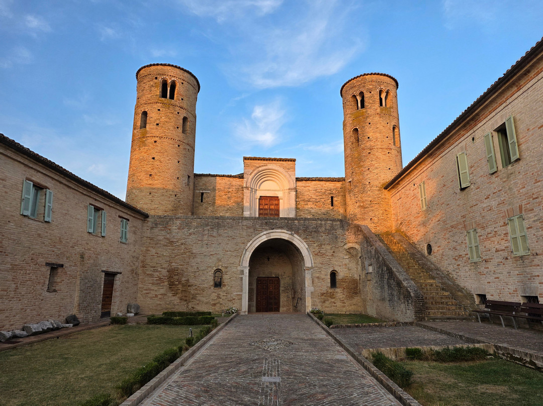 Chiesa di San Claudio al Chienti-科里多尼亚必去景点