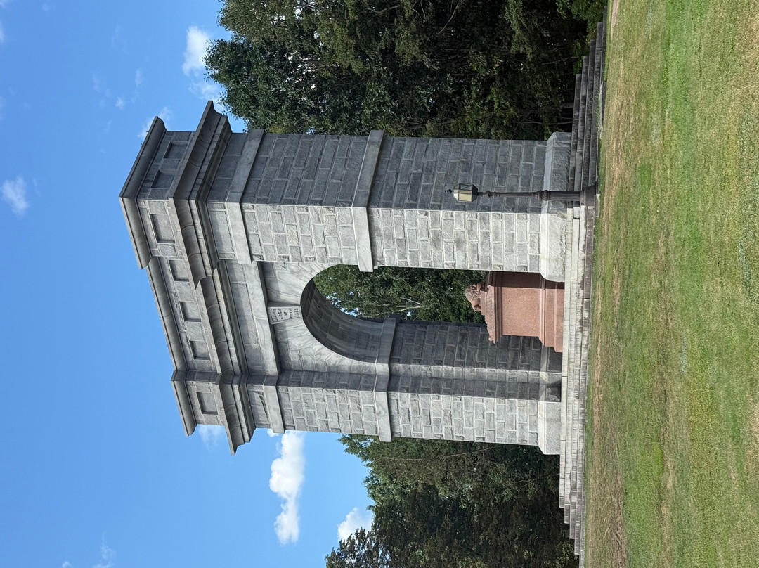Memorial Arch of Tilton-Northfield必去景点