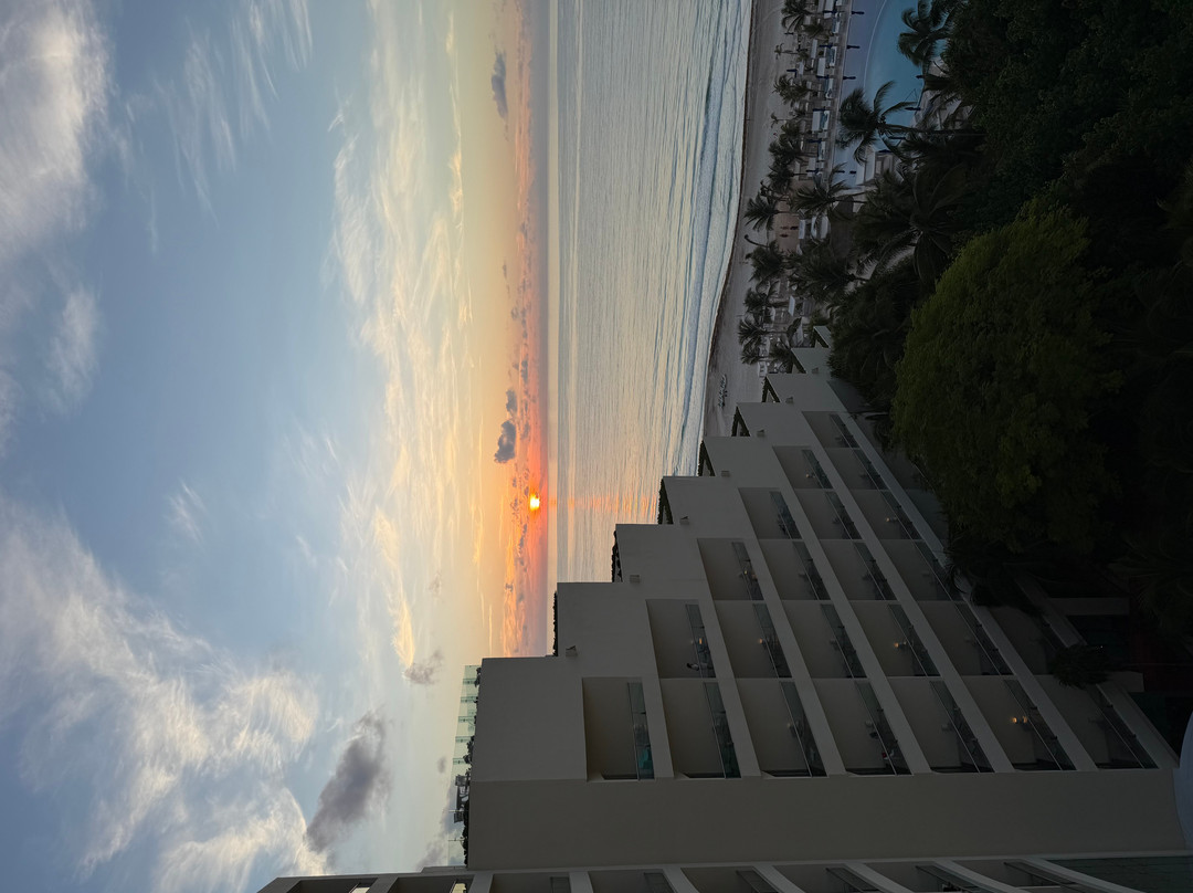 坎昆水上生活海滩度假村主图