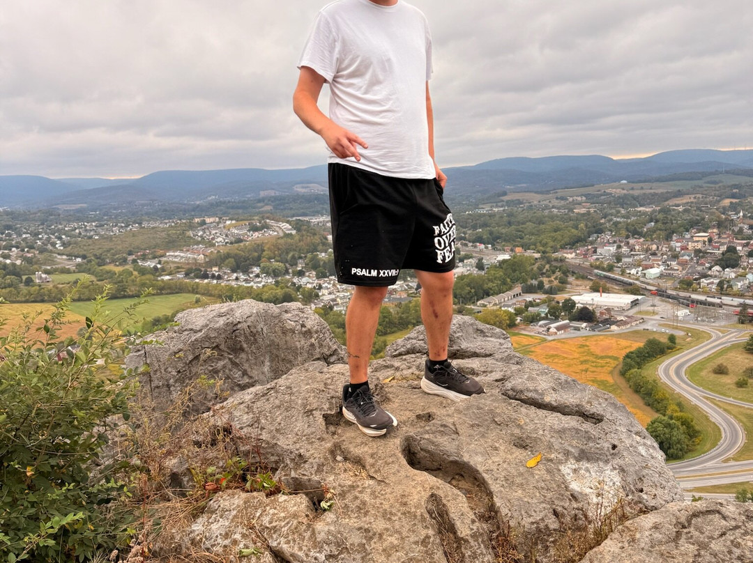 Chimney Rocks Park-Hollidaysburg必去景点