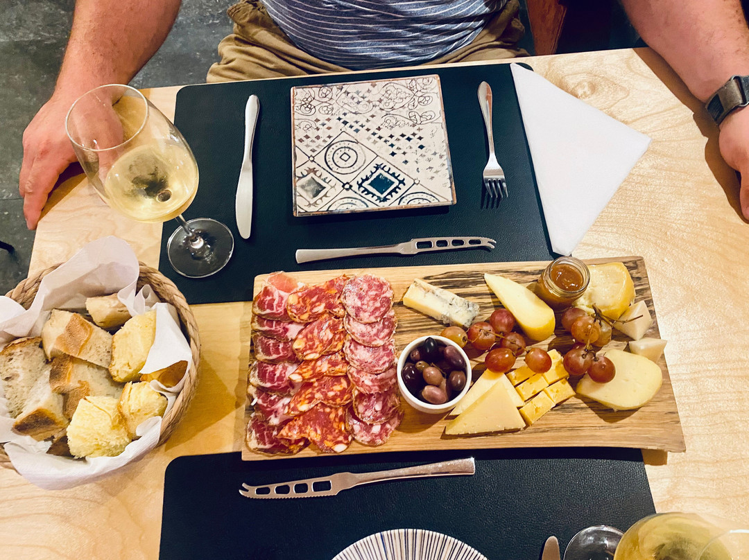 Plura Queijos e vinhos