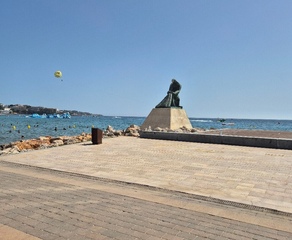 Monument Al Pescador-萨洛必去景点