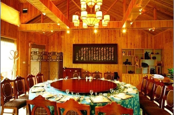 凤凰湖原生态休闲山庄