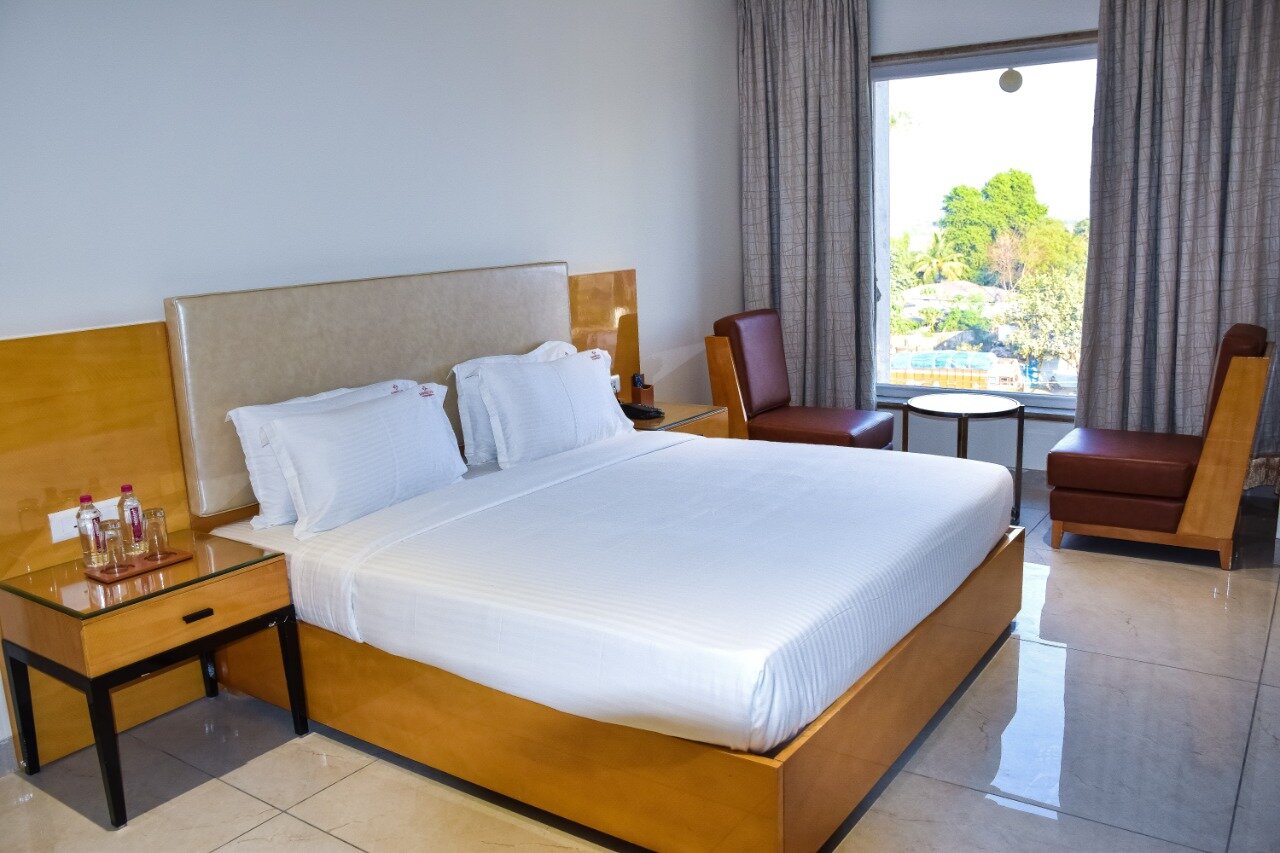 Express 11 Hotel & Banquets-官方