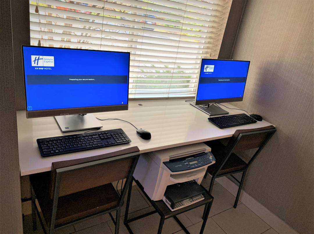 Holiday Inn Express & Suites Chicago-Libertyville by IHG主图