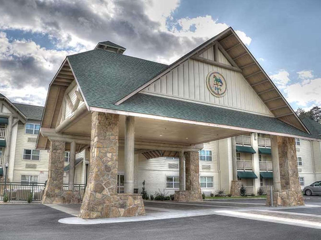 The Lodge at Five Oaks主图