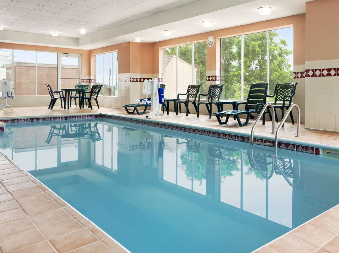 Country Inn & Suites by Radisson, Cuyahoga Falls, OH主图