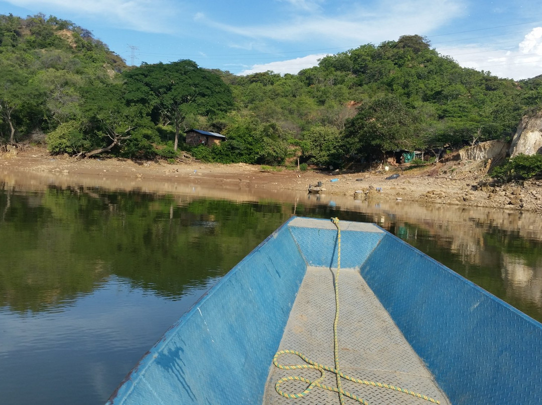 Betania Reservoir景点图片