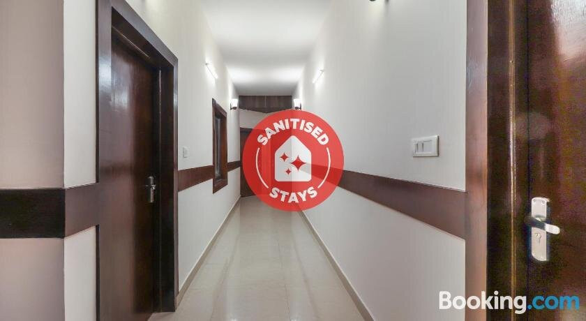 OYO 64944 The Royal Palace