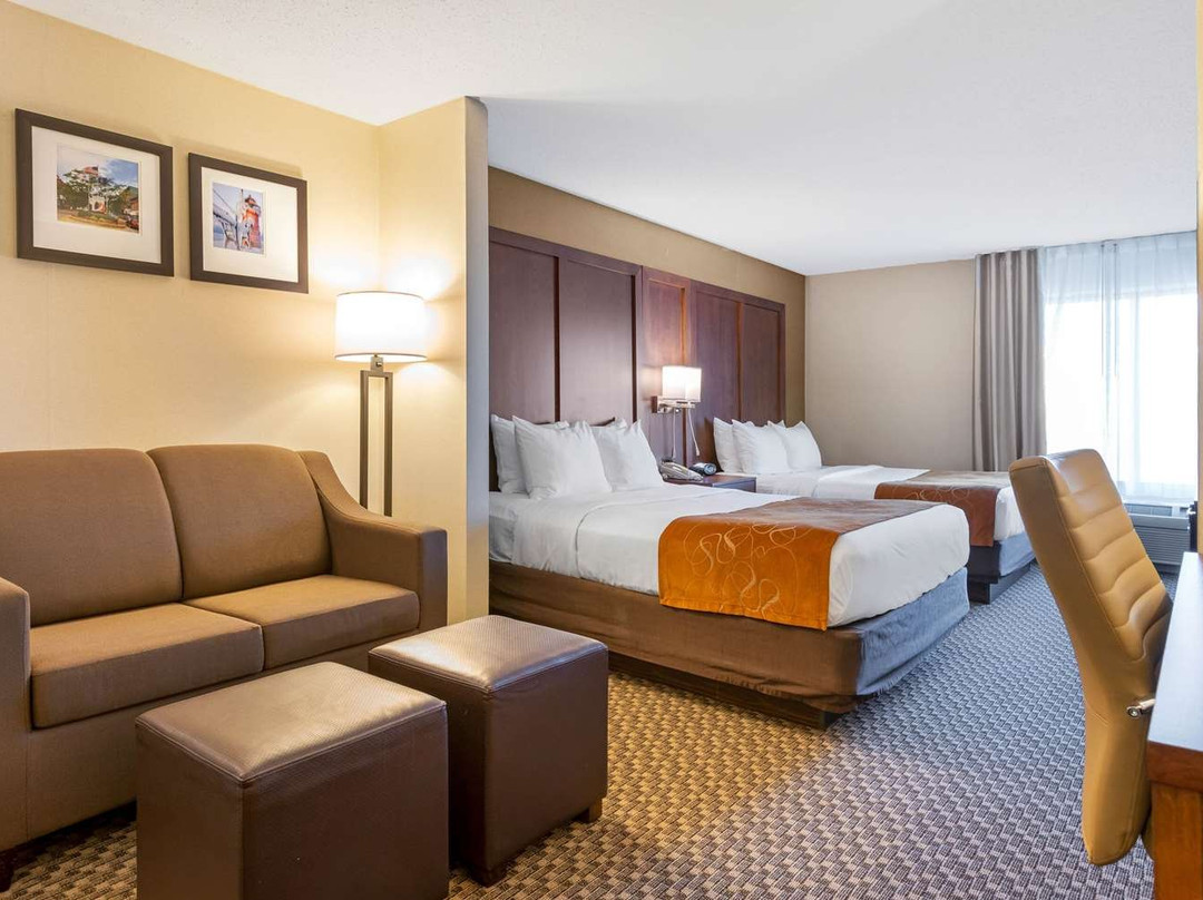 南港舒适套房酒店-I-96附近主图