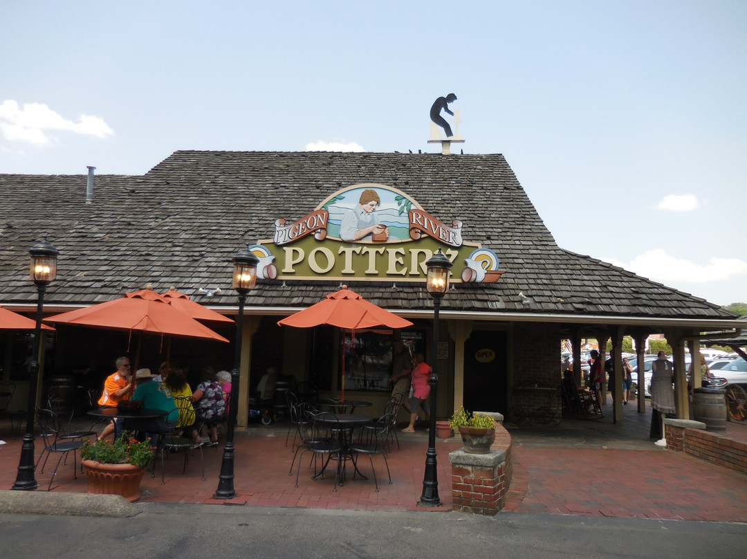 Pigeon River Pottery-皮金福奇必去景点