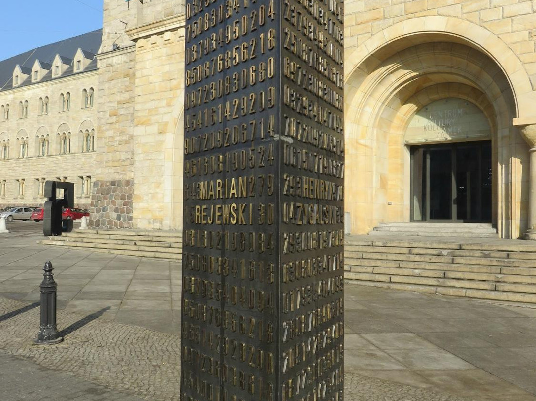 Enigma Code Breakers Monument景点图片