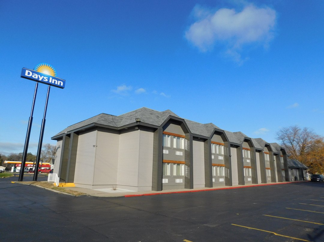 Days Inn by Wyndham Council Bluffs / 9th Ave