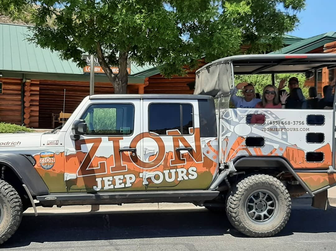 Zion Jeep Tours景点图片