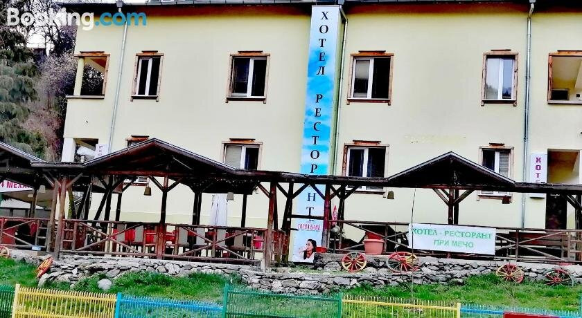 Semeen Khotel Pri Mecho主图