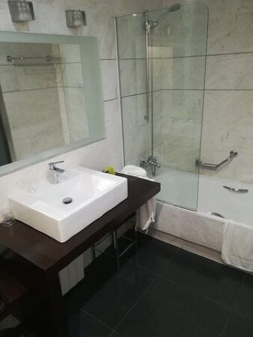 瓦伦西亚市普埃尔塔丝绸酒店-浴室