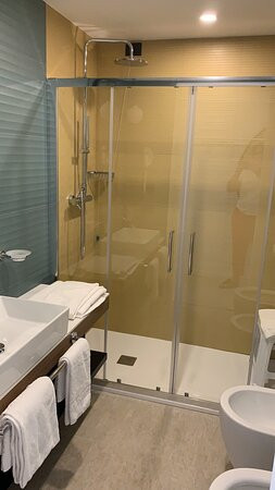 加尔达湖欧罗巴酒店主图
