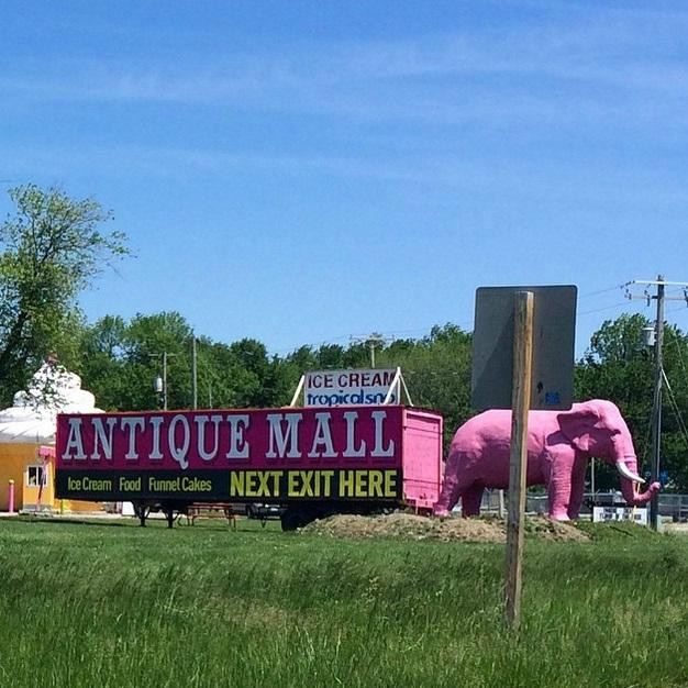 Pink Elephant Antique Mall-Livingston必去景点