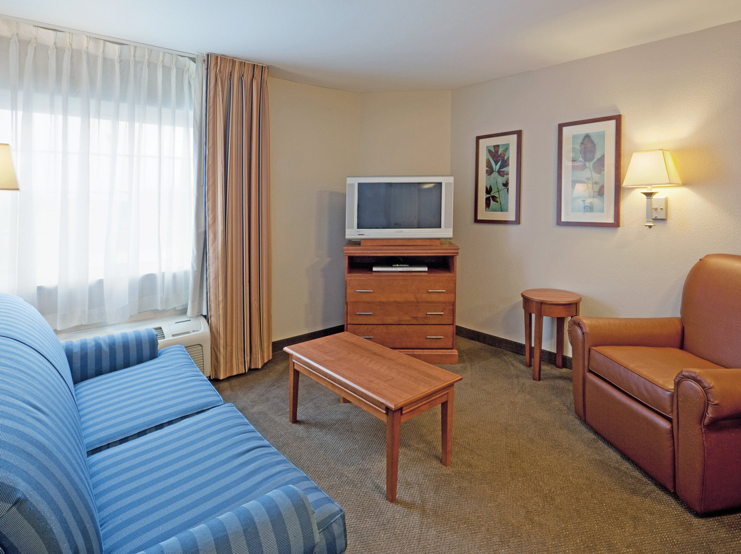 Candlewood Suites-West Springfield by IHG主图