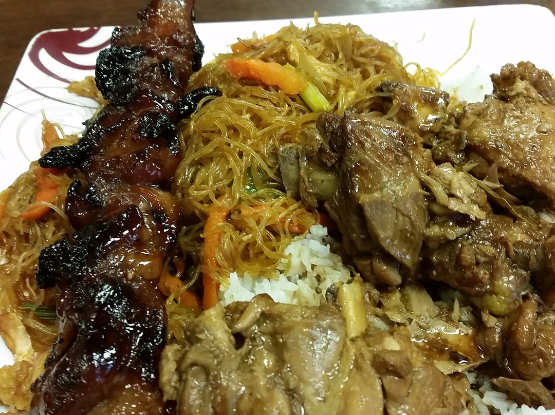 North Chicago餐馆和美食-Lola Adang's Kusina