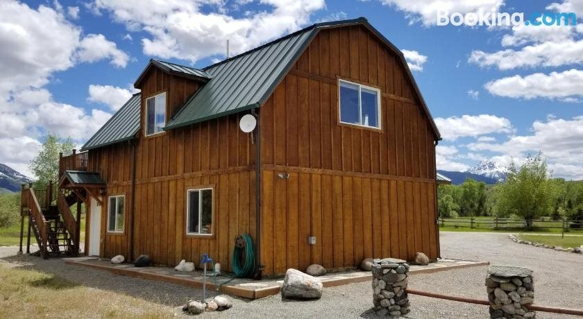 Montana Yellowstone River Retreat