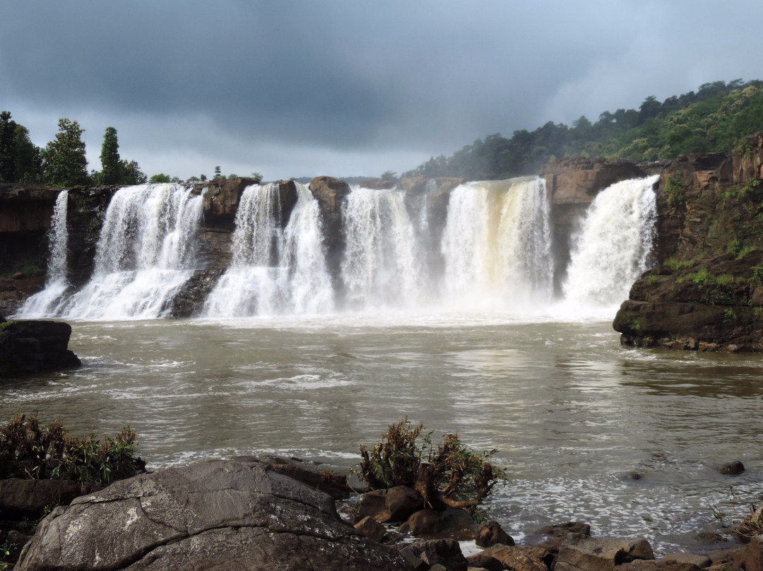 Gira Waterfalls景点图片