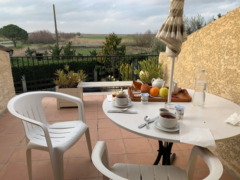 隆戈麦酒店主图