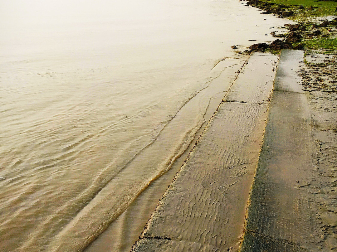 Tapi River Front景点图片