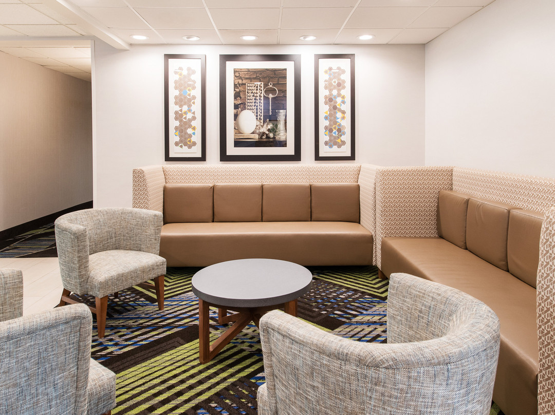 Holiday Inn Express & Suites Columbia-I-26 @ Harbison Blvd by IHG主图