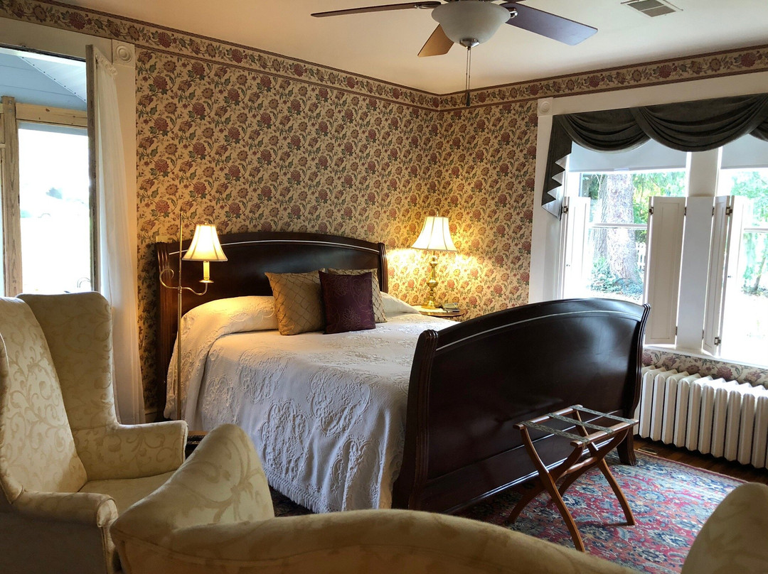 The Carriage House Inn Bed and Breakfast主图