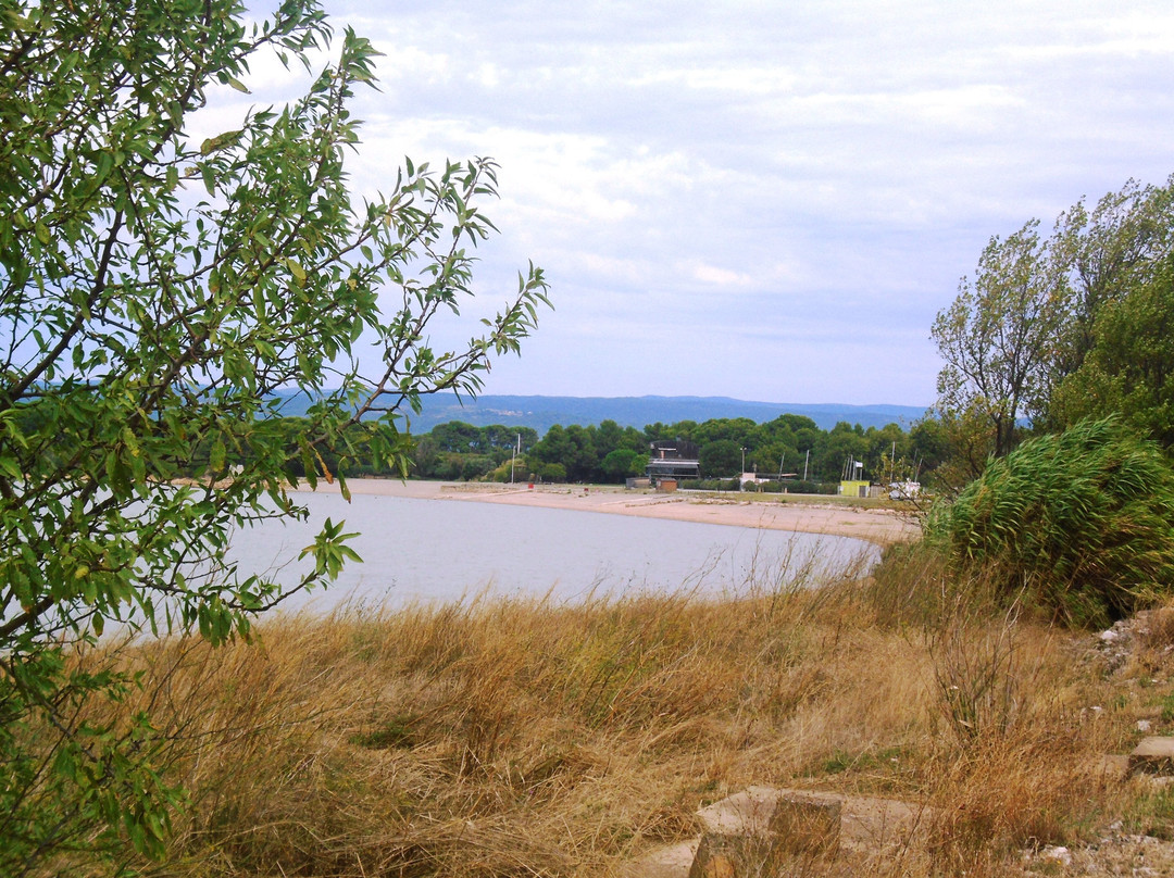 Lac de Jouarres-Azille必去景点