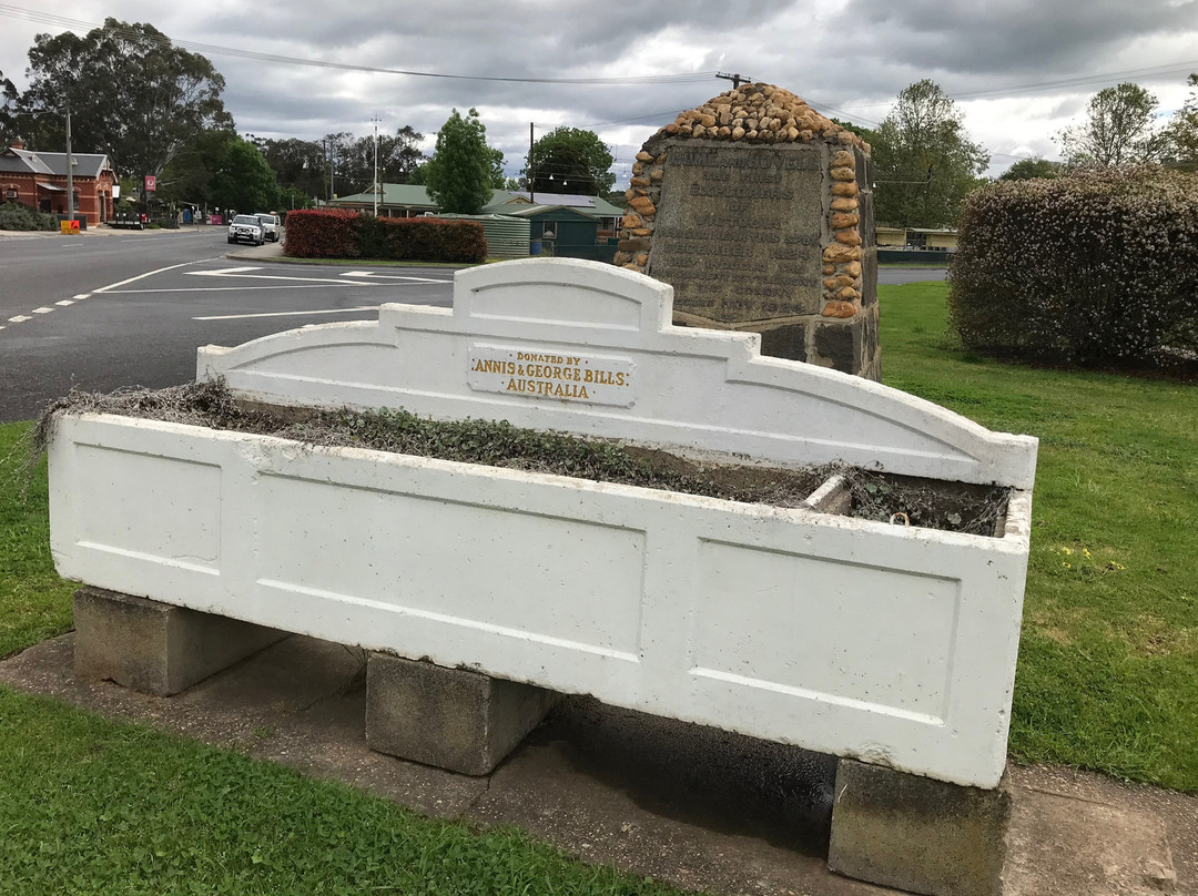 Hume & Hovell Monument景点图片