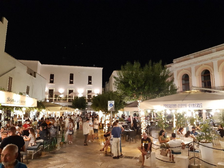 Piazza Giuseppe Garibaldi-莫诺波利必去景点