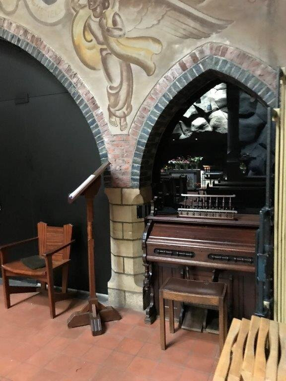 Our Lady of Lourdes (RC) Silent Center-斯赫弗宁恩必去景点