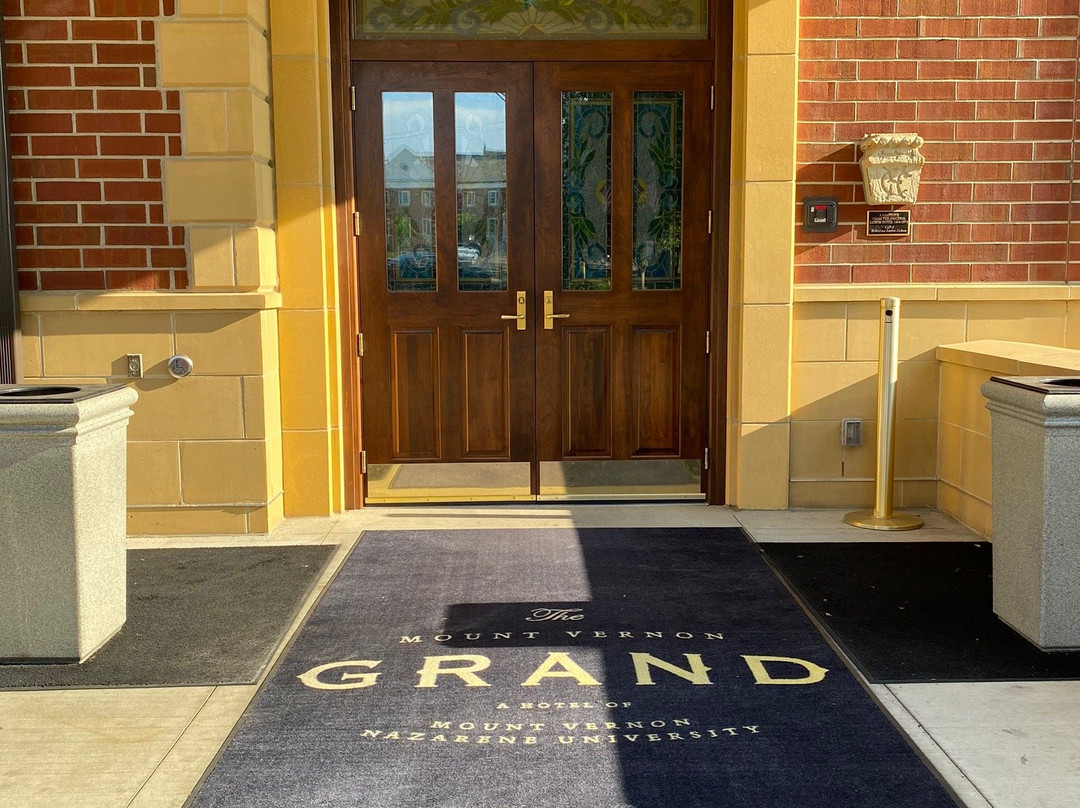 The Mount Vernon Grand Hotel主图