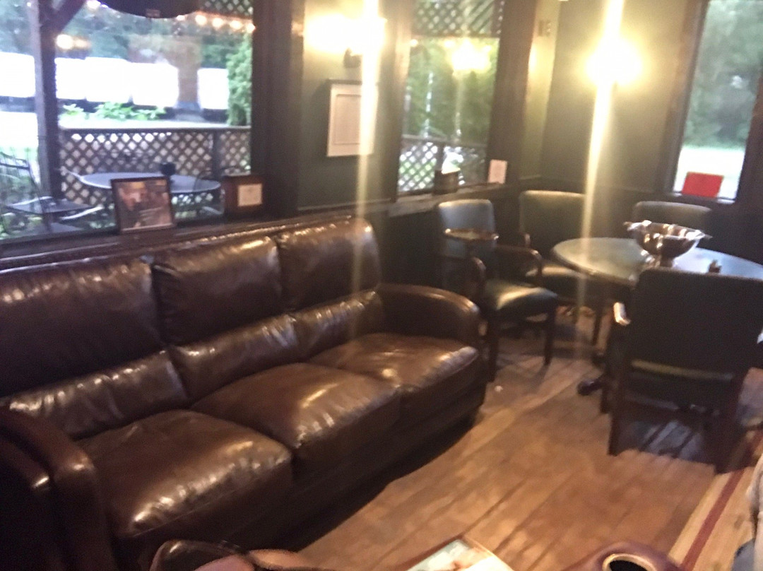 Embassy Cigar Lounge景点图片