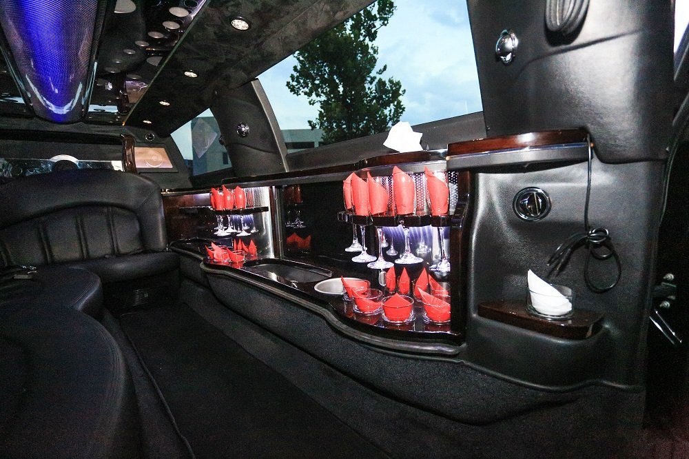 Infinity Limo Car景点图片