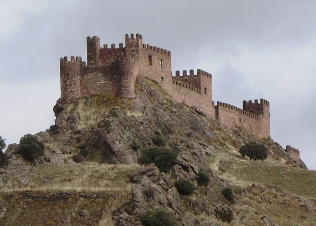 Castle of Riba de Santiuste景点图片