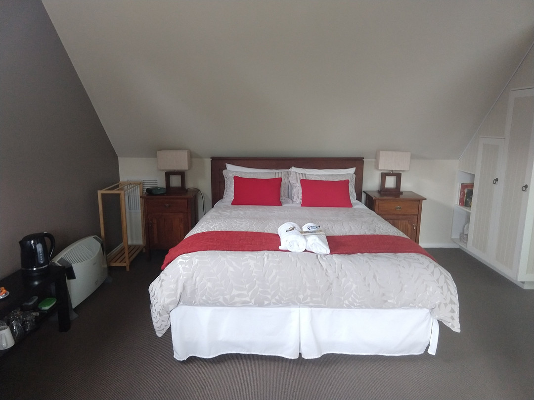 Stone and Straw Estate主图