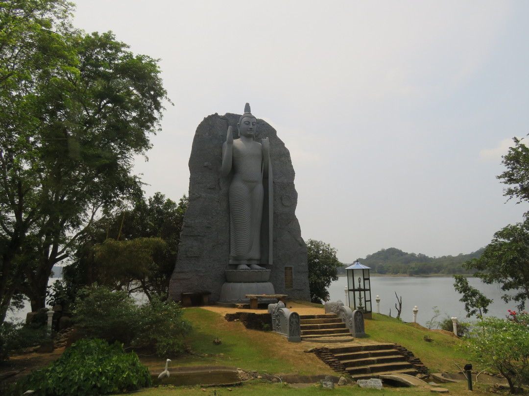 Giritale Lake景点图片