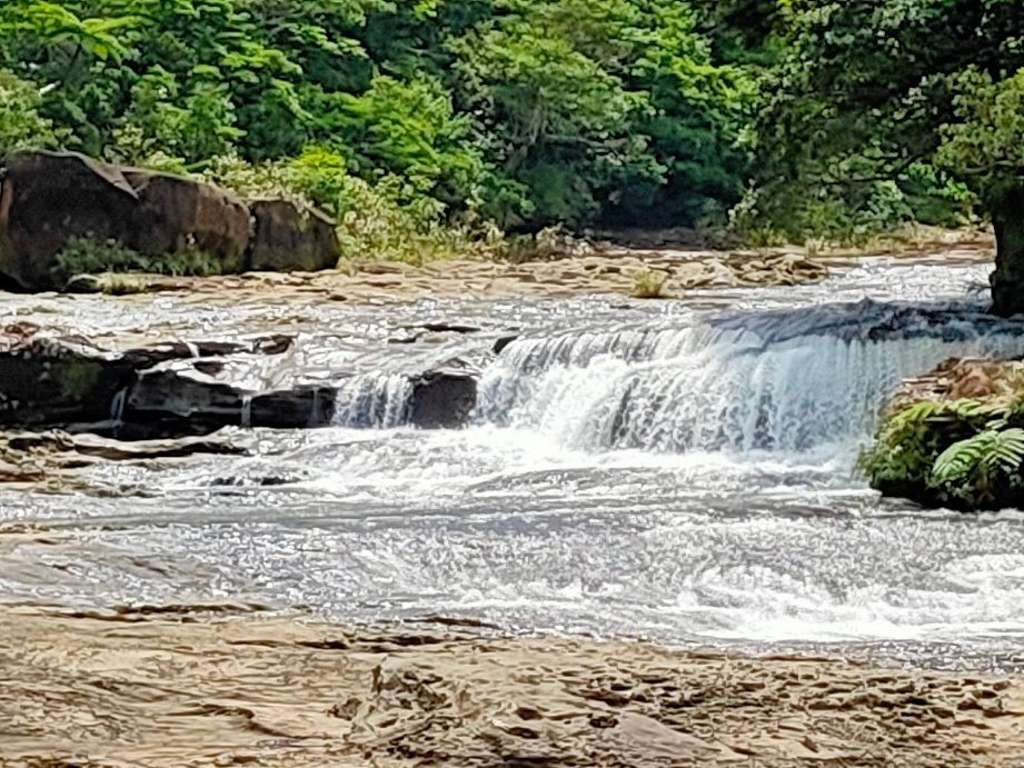 Kanpiree Waterfall-竹富町西表岛必去景点