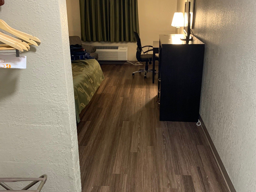 Quality Inn & Suites Des Moines - Merle Hay Road主图