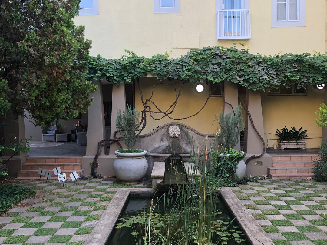 Queen's Hotel By BON Hotels主图