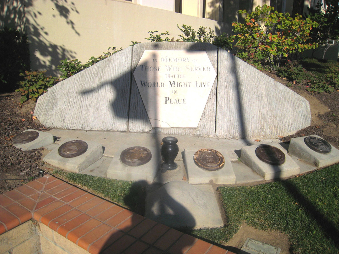 Glendale City Hall Veterans Memorial-格伦代尔必去景点