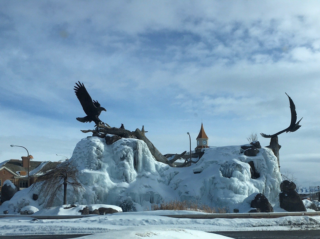 Giant Eagle Waterfall Nest-爱达荷福尔斯必去景点