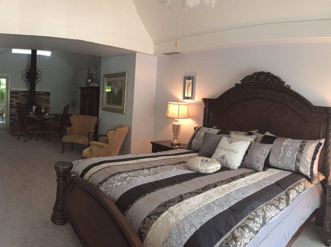 Potter's Foothill House B&B主图