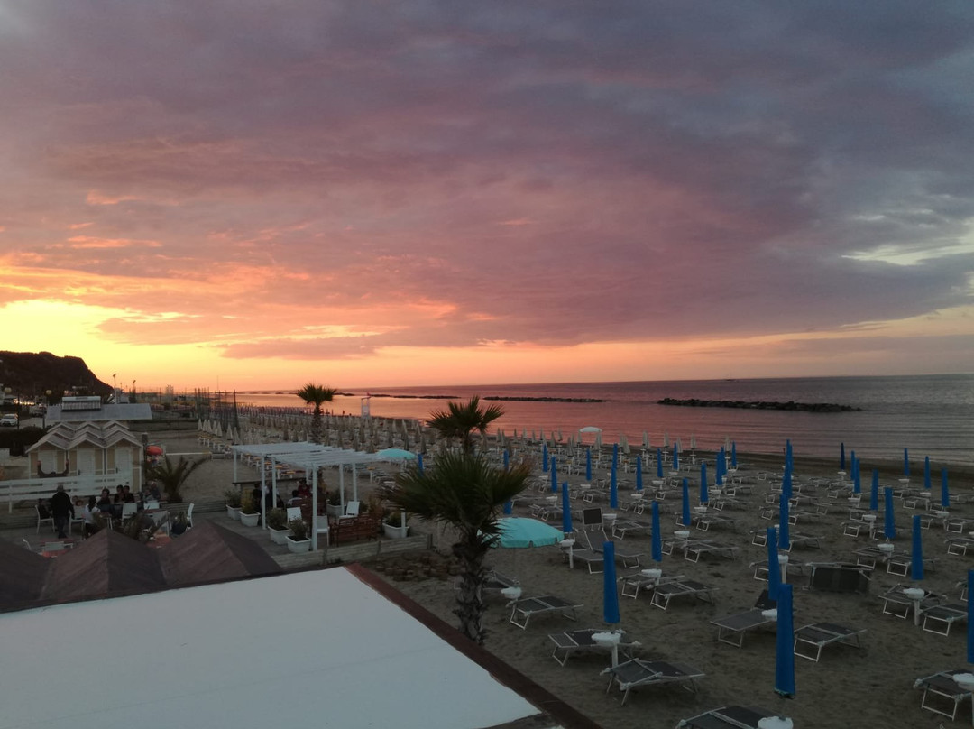 La Nella Beach Experience景点图片