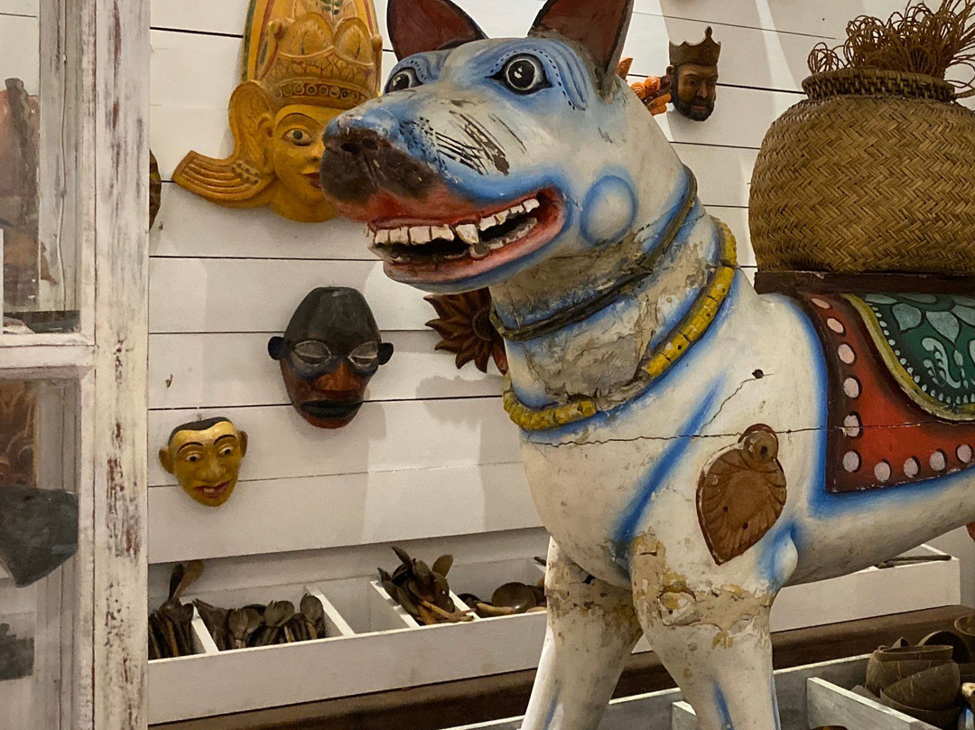 Saffron Robes-希克杜沃必去景点