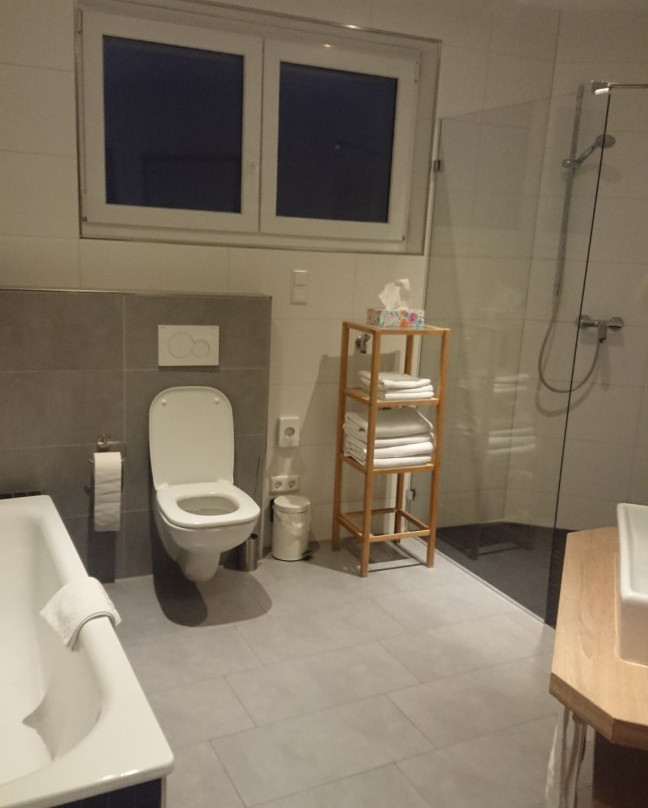 R&J Hotel主图