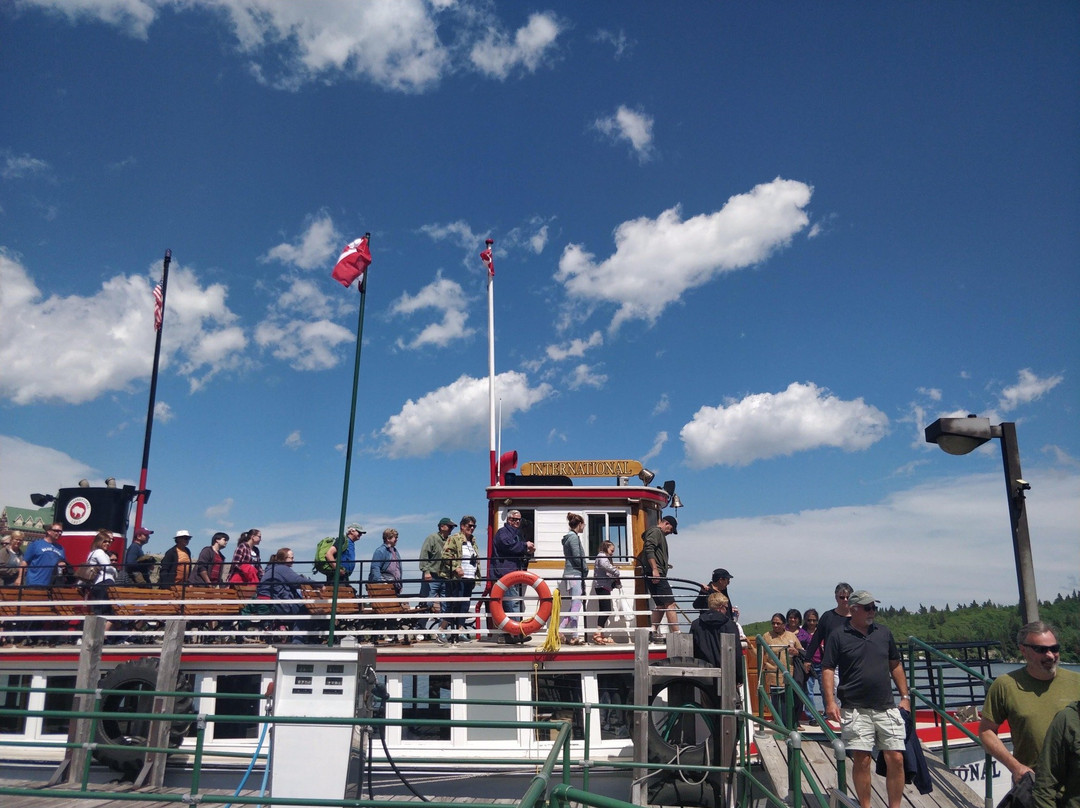 Waterton Shoreline Cruise Co.景点图片